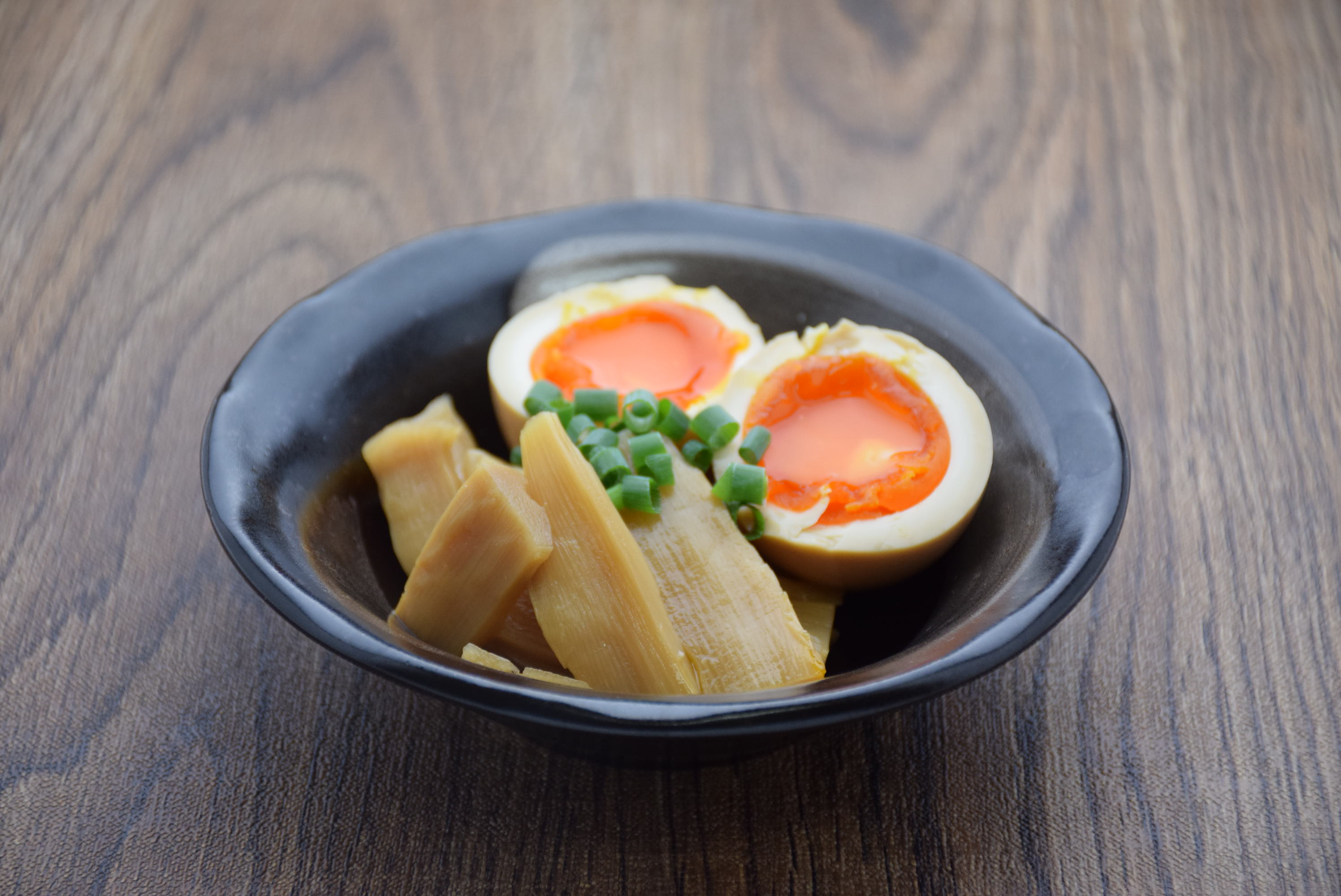 煮卵添え